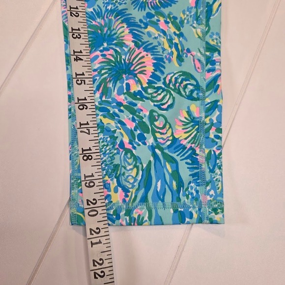 Lilly Pulitzer Luxletic L Coral of the Story Cropped Leggings Surf Blue Pockets - Picture 11 of 11